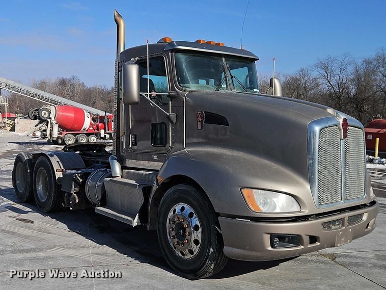 image for item EO4977 2014 Kenworth T660 Series semi truck