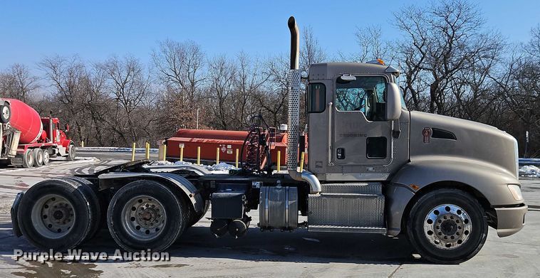 image for item EO4977 2014 Kenworth T660 Series semi truck