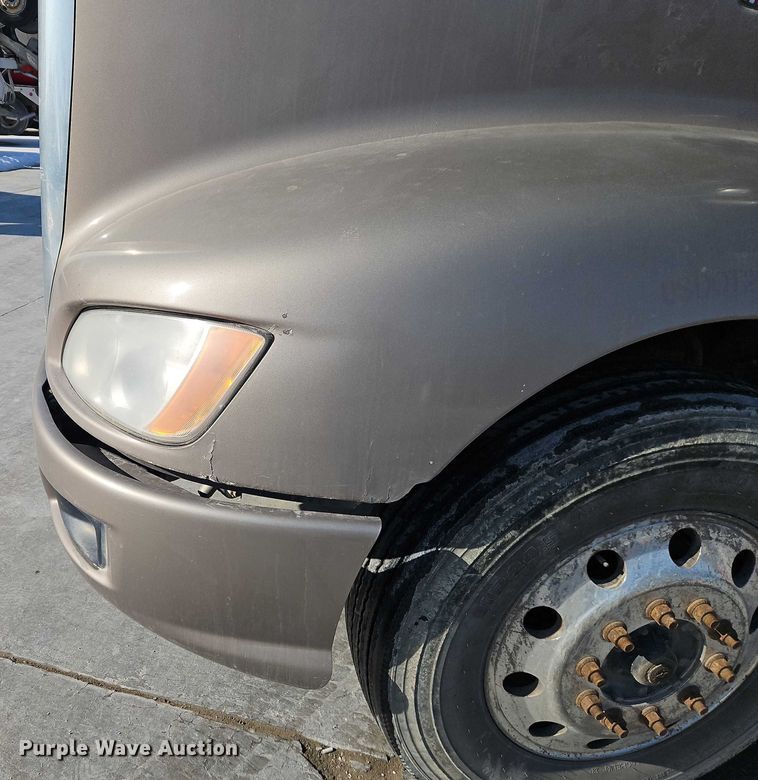 image for item EO4977 2014 Kenworth T660 Series semi truck