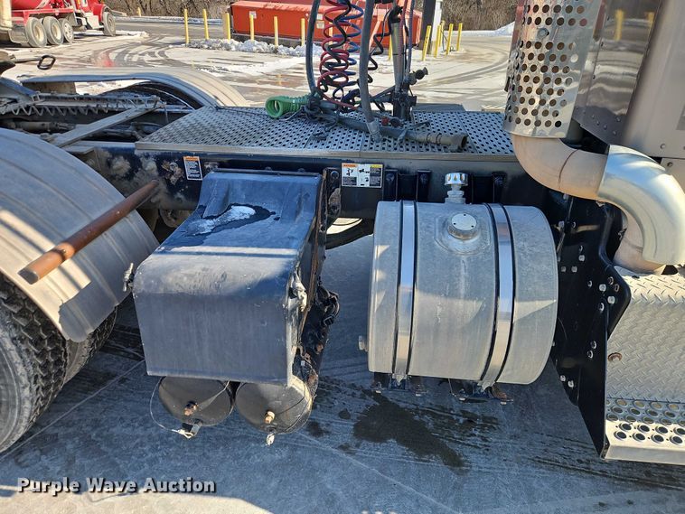 image for item EO4977 2014 Kenworth T660 Series semi truck