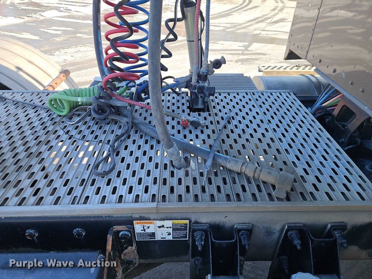 image for item EO4977 2014 Kenworth T660 Series semi truck