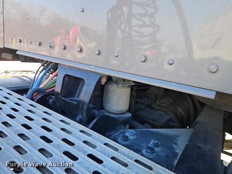 image for item EO4977 2014 Kenworth T660 Series semi truck