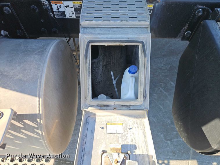 image for item EO4977 2014 Kenworth T660 Series semi truck