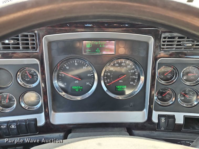 image for item EO4977 2014 Kenworth T660 Series semi truck