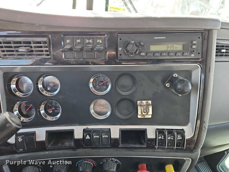 image for item EO4977 2014 Kenworth T660 Series semi truck