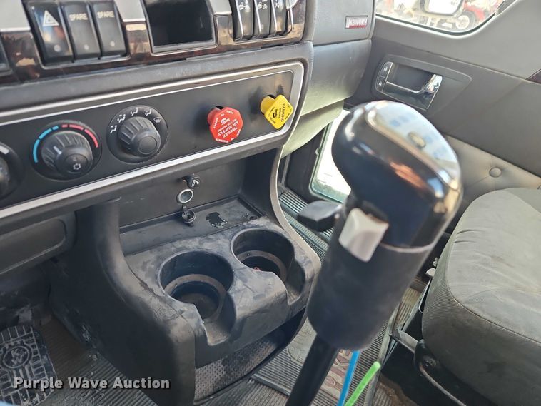 image for item EO4977 2014 Kenworth T660 Series semi truck