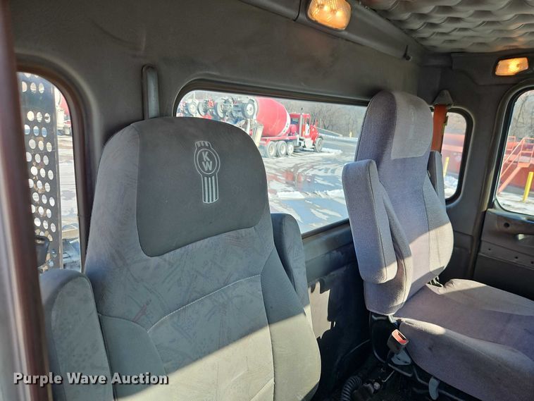 image for item EO4977 2014 Kenworth T660 Series semi truck