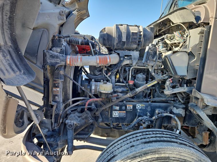 image for item EO4977 2014 Kenworth T660 Series semi truck