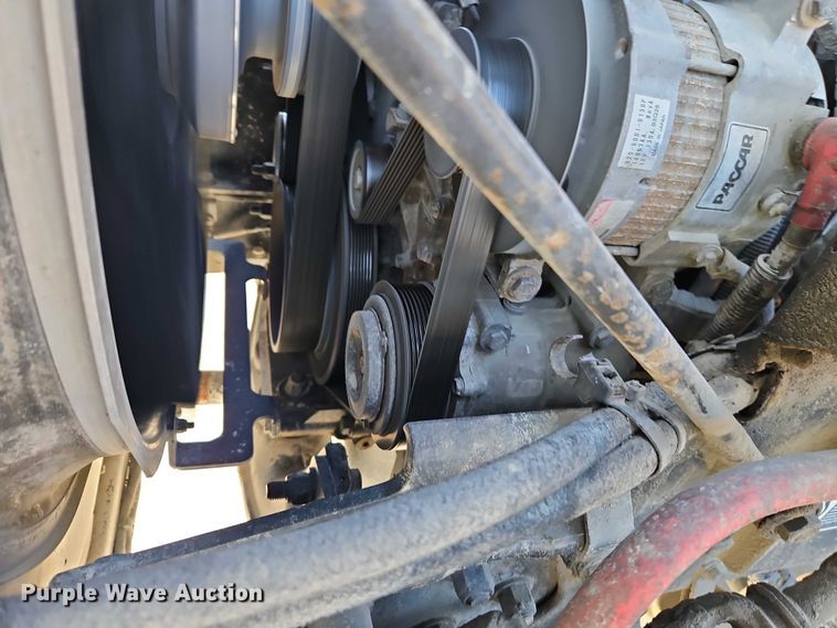 image for item EO4977 2014 Kenworth T660 Series semi truck