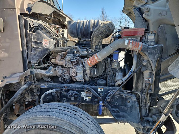 image for item EO4977 2014 Kenworth T660 Series semi truck