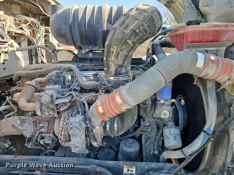 image for item EO4977 2014 Kenworth T660 Series semi truck