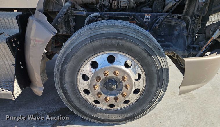 image for item EO4977 2014 Kenworth T660 Series semi truck