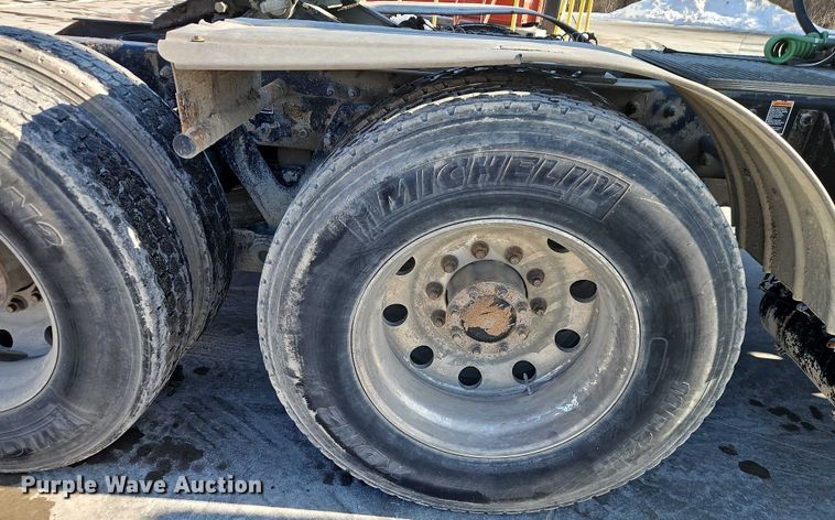 image for item EO4977 2014 Kenworth T660 Series semi truck