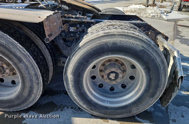 image for item EO4977 2014 Kenworth T660 Series semi truck