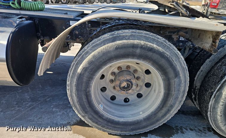 image for item EO4977 2014 Kenworth T660 Series semi truck