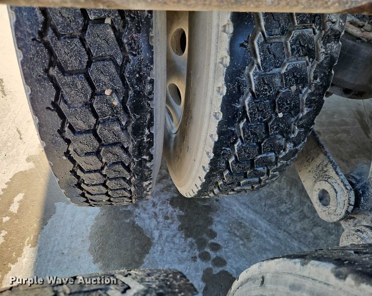 image for item EO4977 2014 Kenworth T660 Series semi truck