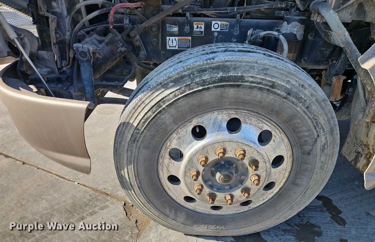 image for item EO4977 2014 Kenworth T660 Series semi truck