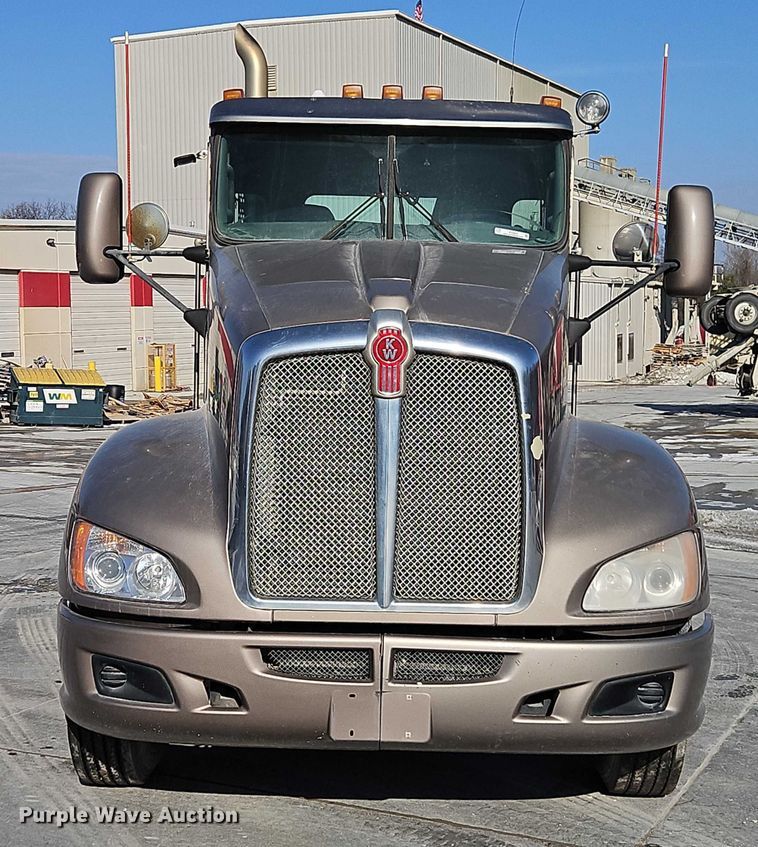 image for item EO4978 2014 Kenworth T660 Series semi truck