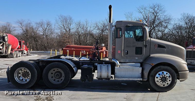 image for item EO4978 2014 Kenworth T660 Series semi truck