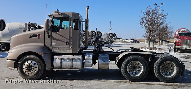 image for item EO4978 2014 Kenworth T660 Series semi truck