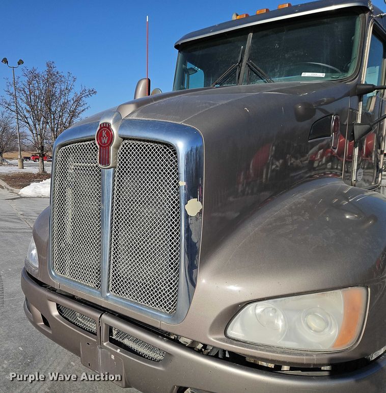image for item EO4978 2014 Kenworth T660 Series semi truck