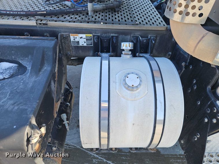 image for item EO4978 2014 Kenworth T660 Series semi truck