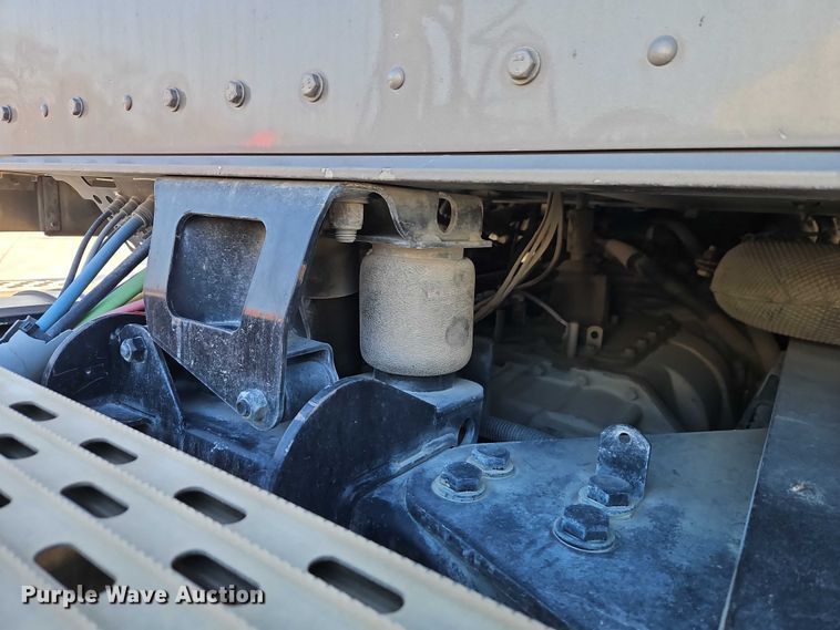 image for item EO4978 2014 Kenworth T660 Series semi truck