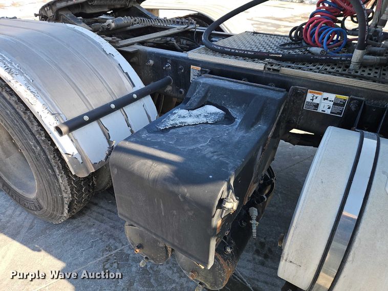 image for item EO4978 2014 Kenworth T660 Series semi truck