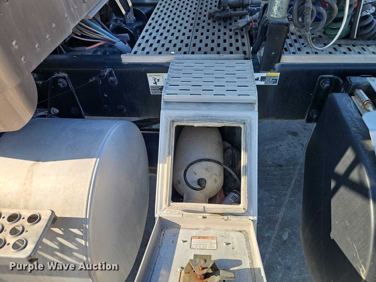 image for item EO4978 2014 Kenworth T660 Series semi truck