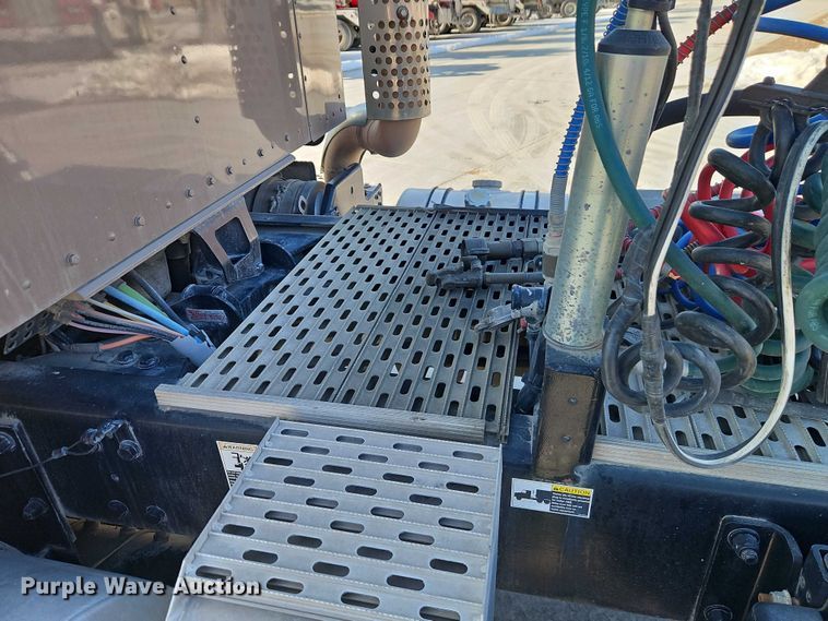 image for item EO4978 2014 Kenworth T660 Series semi truck