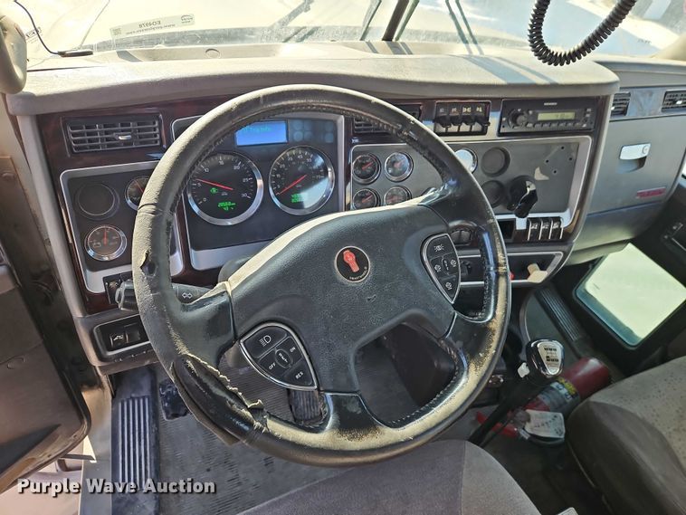 image for item EO4978 2014 Kenworth T660 Series semi truck