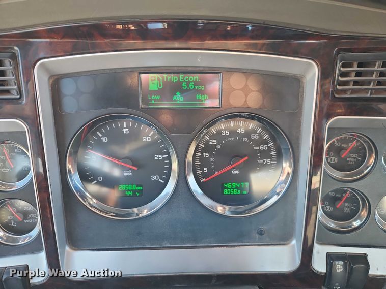 image for item EO4978 2014 Kenworth T660 Series semi truck