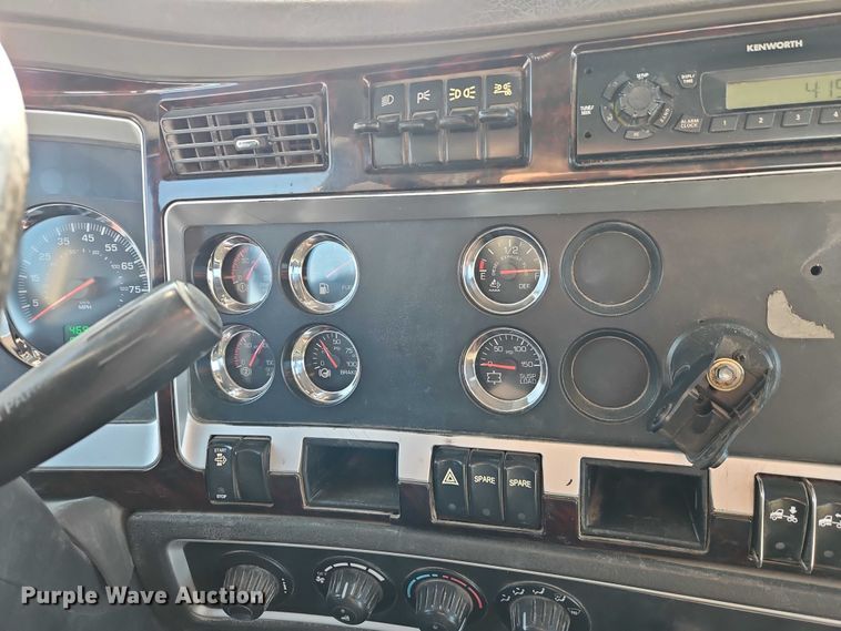 image for item EO4978 2014 Kenworth T660 Series semi truck