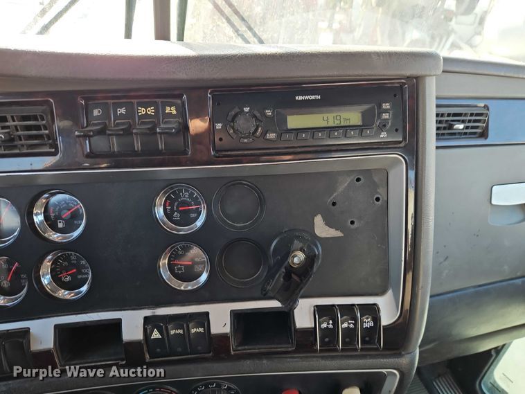 image for item EO4978 2014 Kenworth T660 Series semi truck