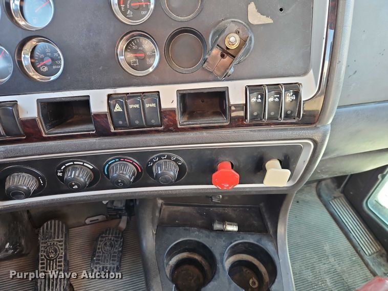 image for item EO4978 2014 Kenworth T660 Series semi truck