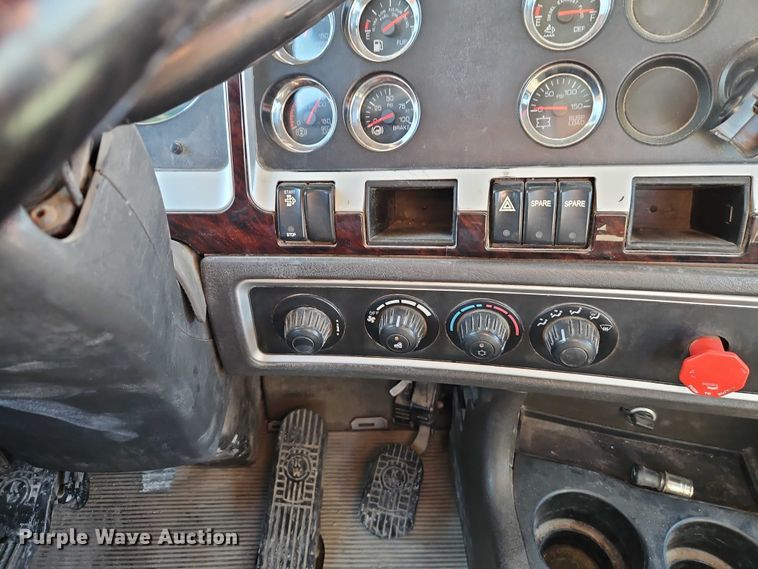 image for item EO4978 2014 Kenworth T660 Series semi truck