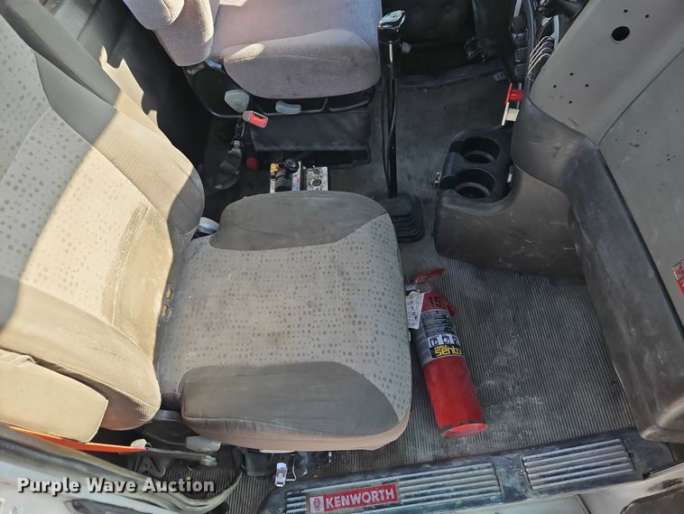 image for item EO4978 2014 Kenworth T660 Series semi truck