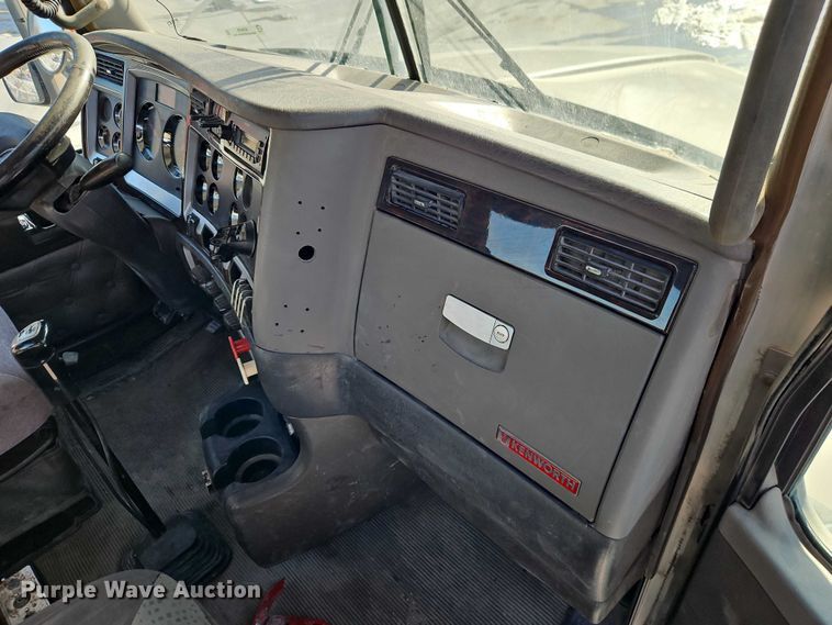 image for item EO4978 2014 Kenworth T660 Series semi truck