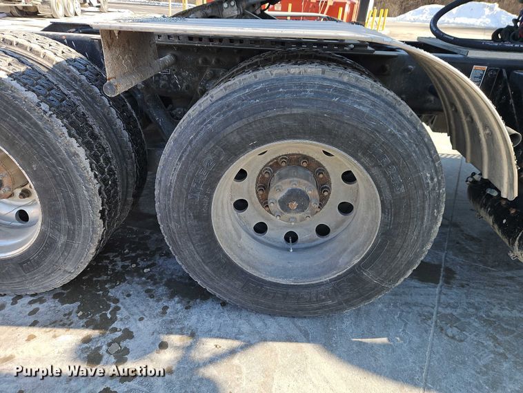 image for item EO4978 2014 Kenworth T660 Series semi truck