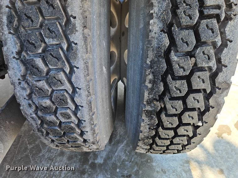 image for item EO4978 2014 Kenworth T660 Series semi truck