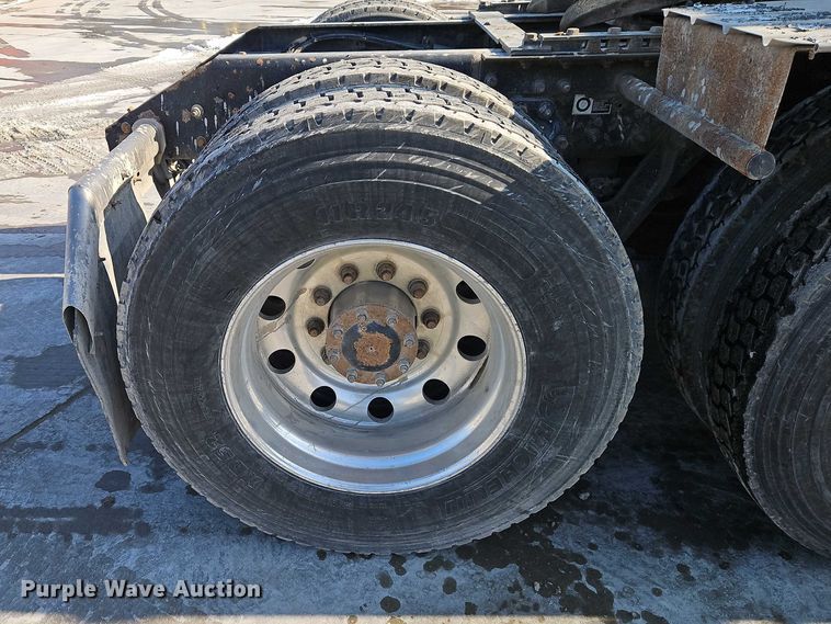 image for item EO4978 2014 Kenworth T660 Series semi truck