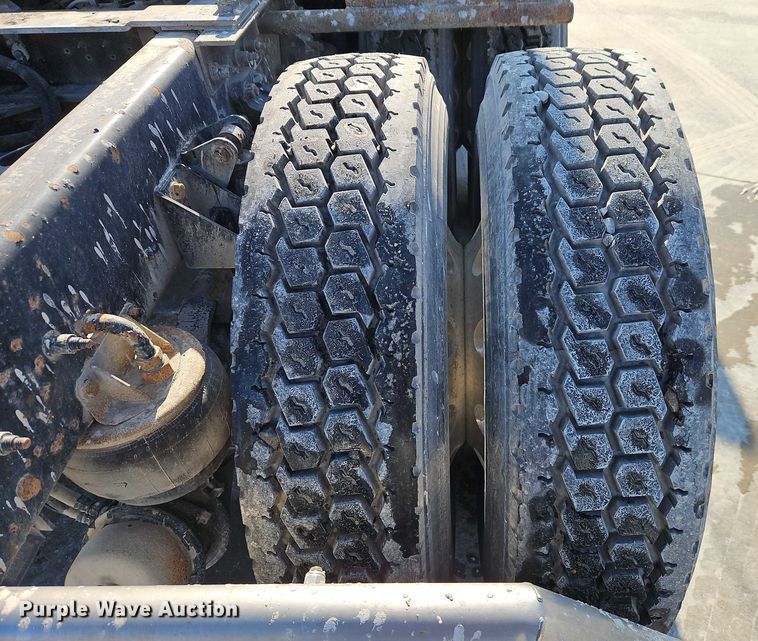 image for item EO4978 2014 Kenworth T660 Series semi truck