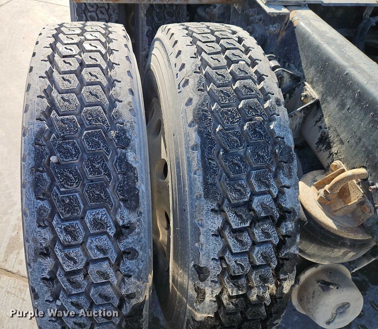 image for item EO4978 2014 Kenworth T660 Series semi truck