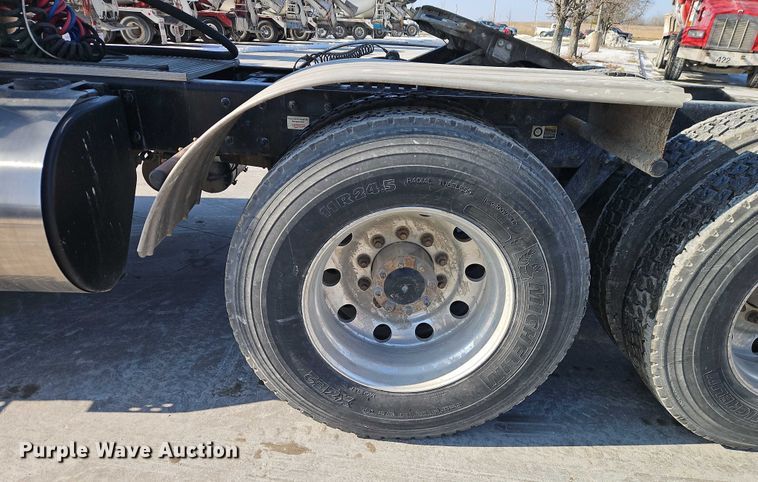 image for item EO4978 2014 Kenworth T660 Series semi truck