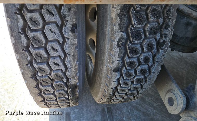 image for item EO4978 2014 Kenworth T660 Series semi truck