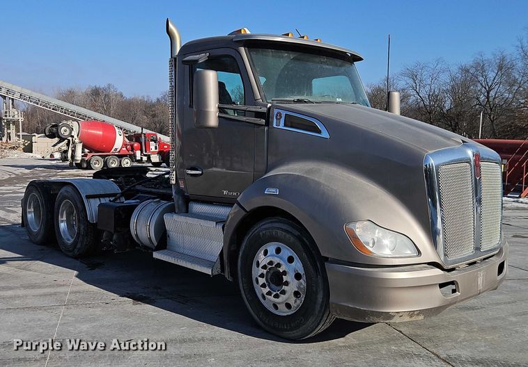 image for item EO4979 2015 Kenworth T680 semi truck