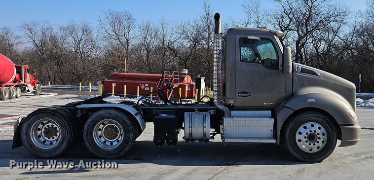 image for item EO4979 2015 Kenworth T680 semi truck