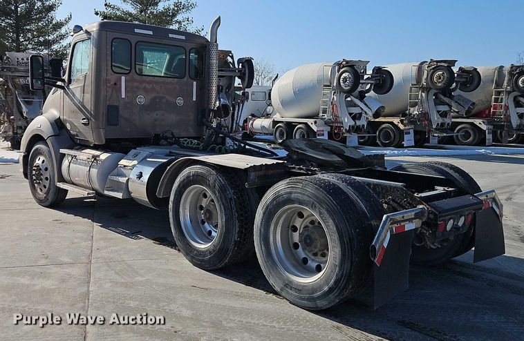 image for item EO4979 2015 Kenworth T680 semi truck