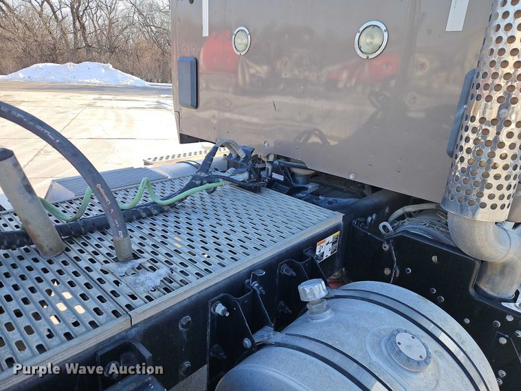 image for item EO4979 2015 Kenworth T680 semi truck