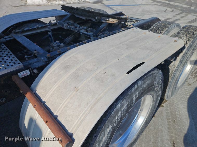 image for item EO4979 2015 Kenworth T680 semi truck